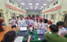 công an xã minh Khôi phối hợp với công an huyện Nông Cống làm căn cước cho trẻ em dưới 14 tuổi